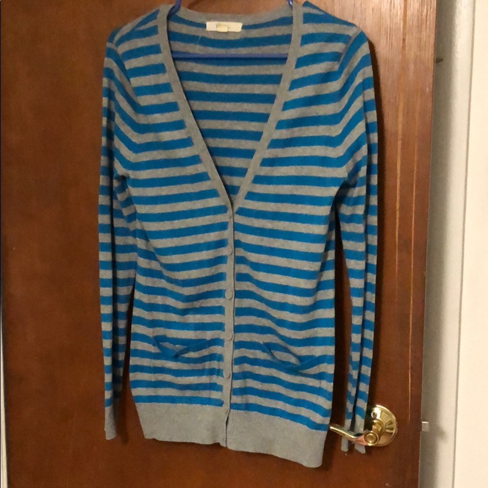 A cardigan, used a few times! In good condition!